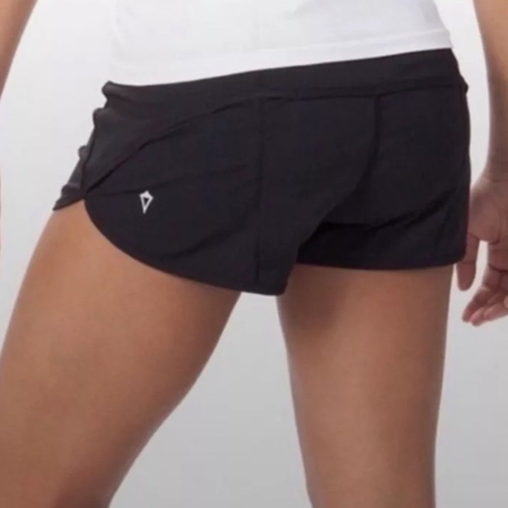 Lululemon Ivivva Black Relay Racer Sporty Shorts Girls‎ Size 14 / Womens 4 Run